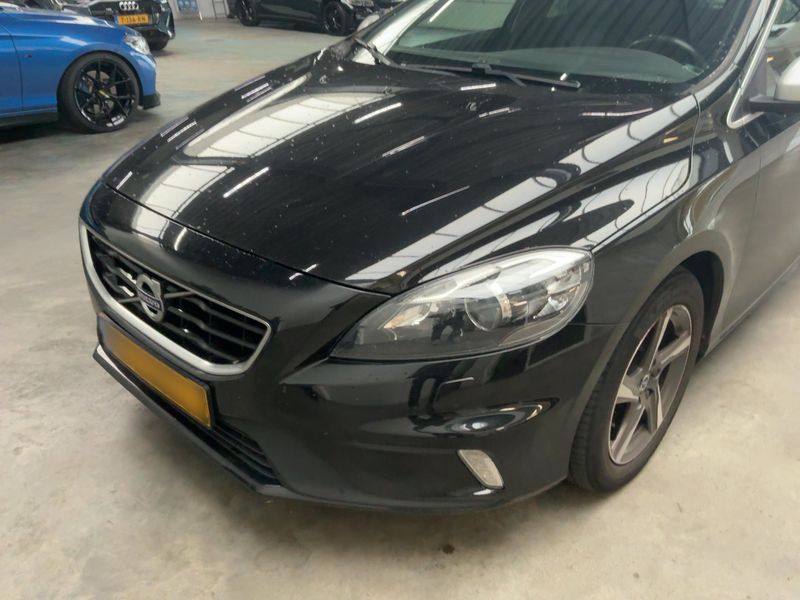 Volvo V40 2.0 D2 R-Design Kinetic — zdjęcie 2