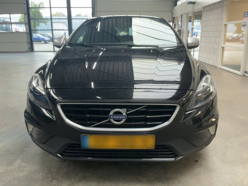 Volvo V40 2.0 D2 R-Design Kinetic — zdjęcie 9