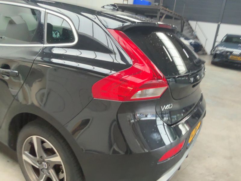 Volvo V40 2.0 D2 R-Design Kinetic — zdjęcie 3