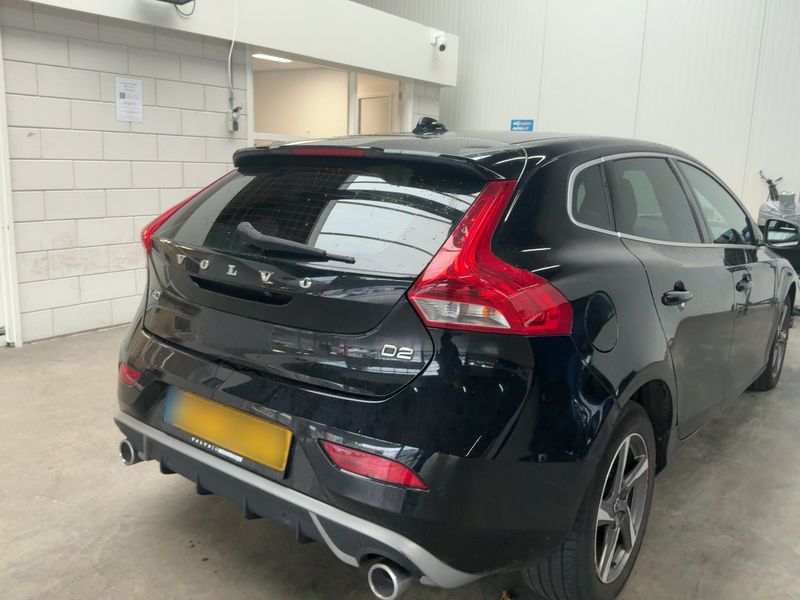 Volvo V40 2.0 D2 R-Design Kinetic — zdjęcie 6