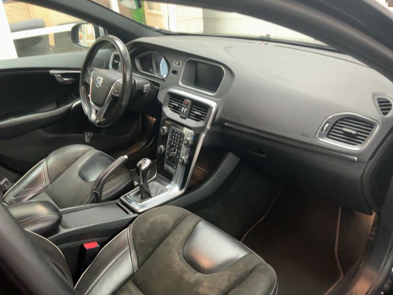 Volvo V40 2.0 D2 R-Design Kinetic — zdjęcie 12