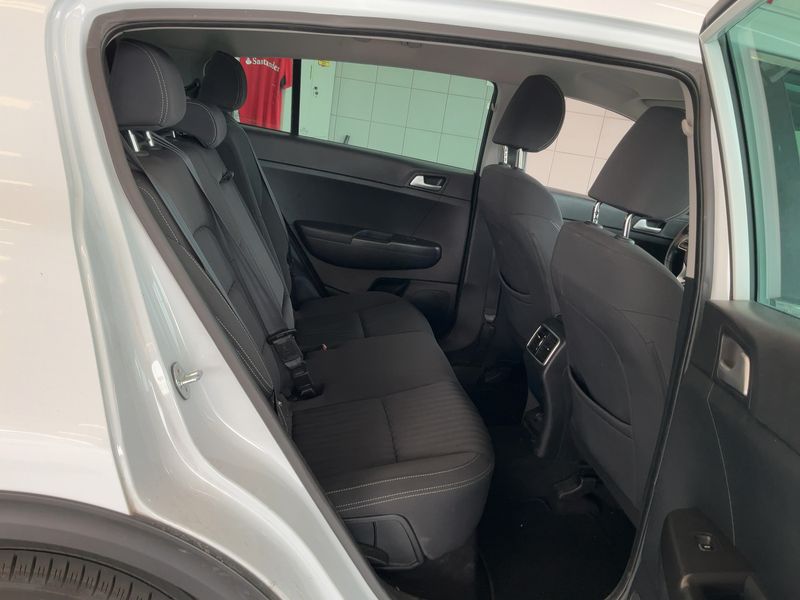 Kia Sportage 1.7 CRDi Cool 2WD — zdjęcie 14