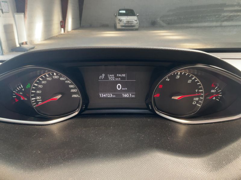 Peugeot 308 1.6 e-HDi Allure — zdjęcie 13