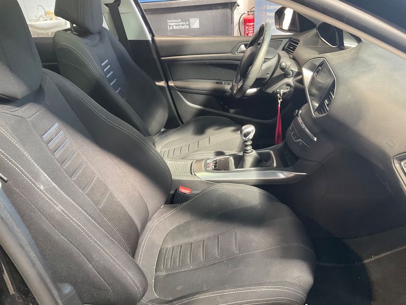 Peugeot 308 1.6 e-HDi Allure — zdjęcie 11
