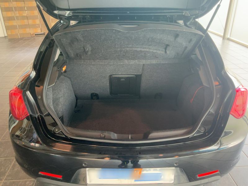 Alfa Romeo Giulietta 1.6 JTDM Distinctive — zdjęcie 10
