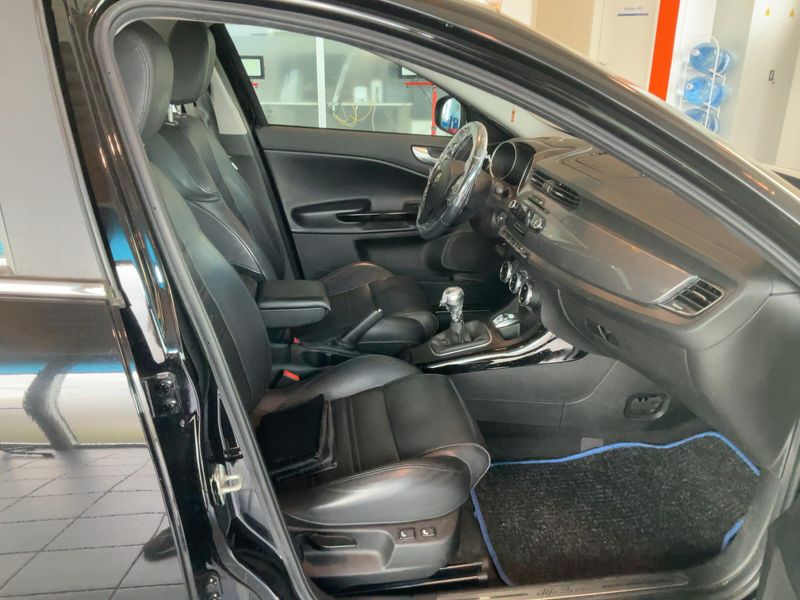 Alfa Romeo Giulietta 1.6 JTDM Distinctive — zdjęcie 11