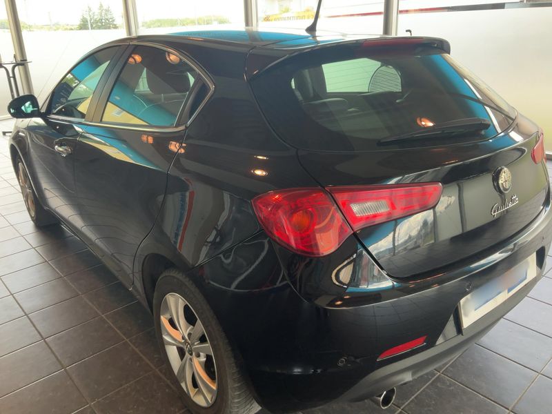 Alfa Romeo Giulietta 1.6 JTDM Distinctive — zdjęcie 3