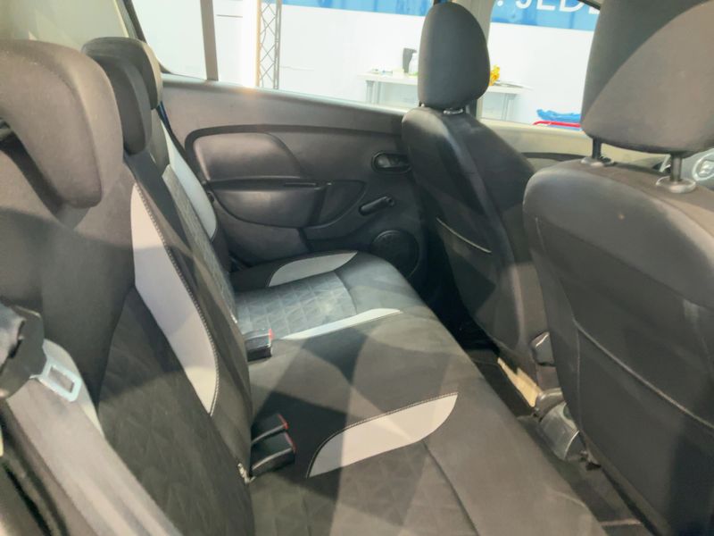 Dacia Sandero 0.9 TCe Stepway Prestige 2015 – снимка 19