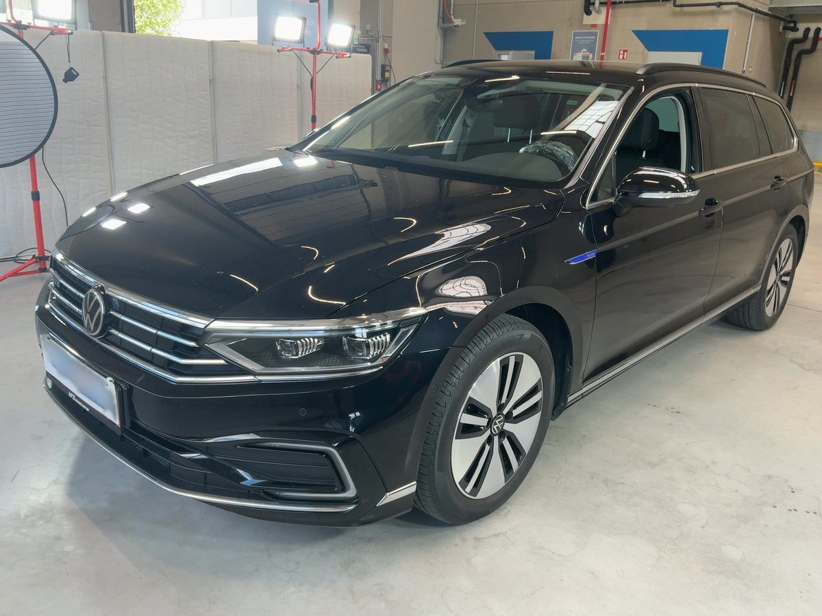 Volkswagen Passat 2022 — photo 1