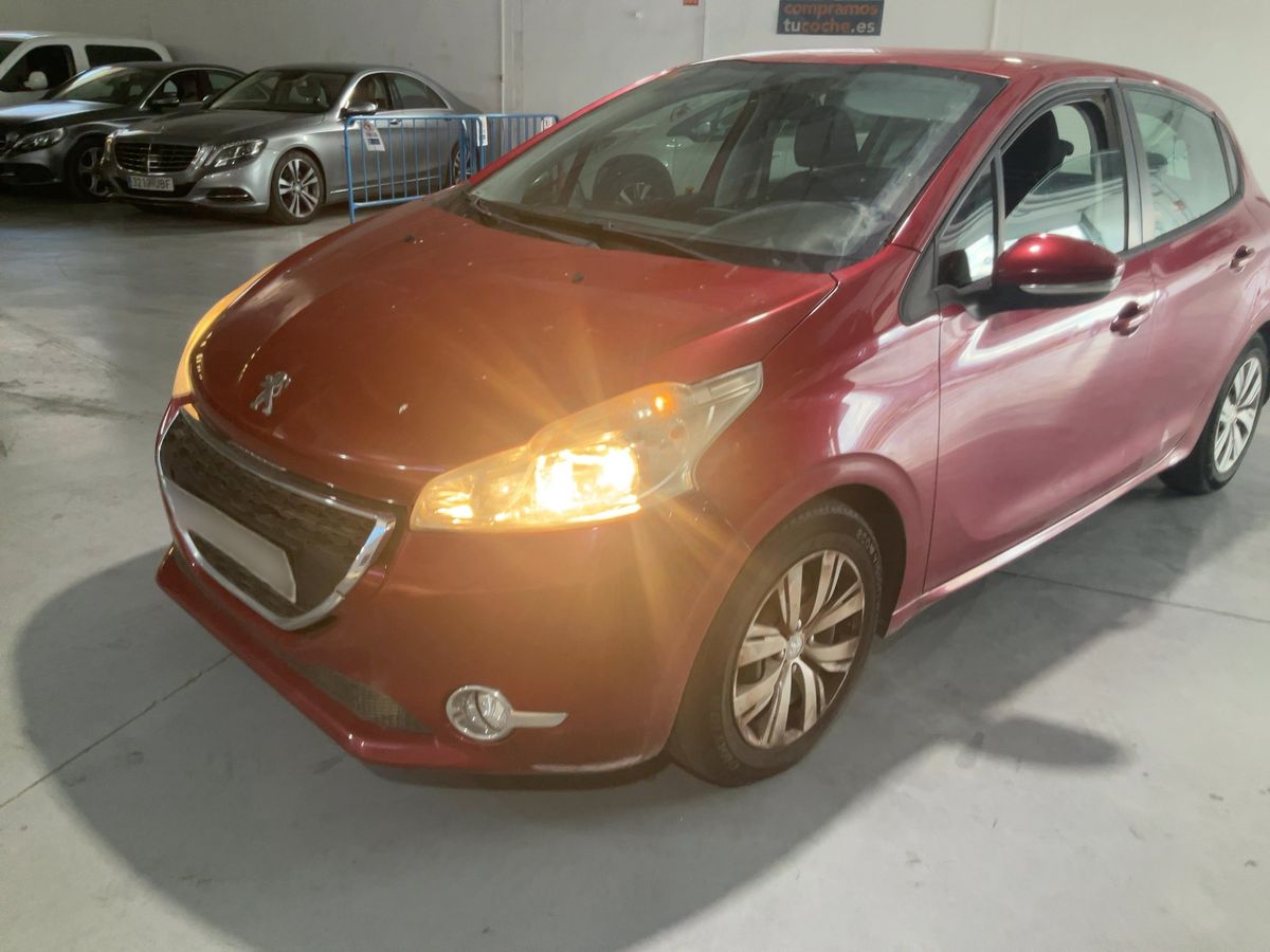 Peugeot 208 2012