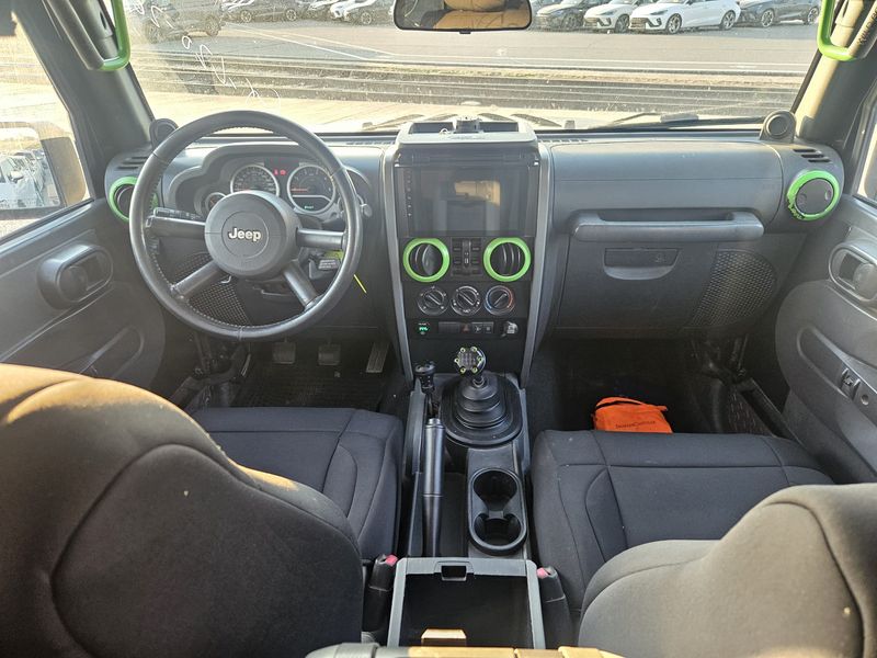 Jeep Wrangler Unlimited 2.8 CRD Sahara — zdjęcie 12