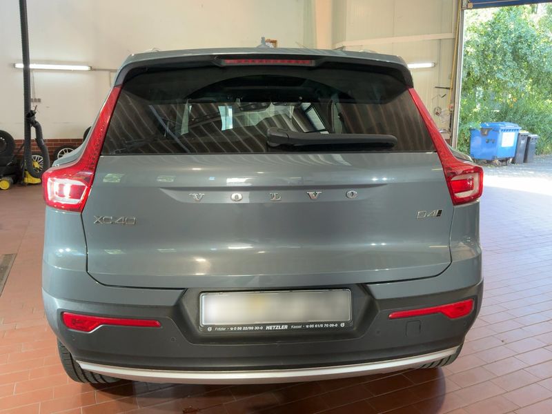 Volvo XC40 2.0 D4 Momentum Pro AWD — zdjęcie 5