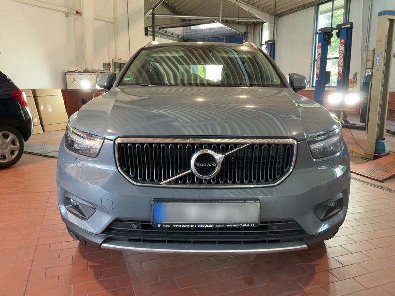 Volvo XC40 2.0 D4 Momentum Pro AWD — zdjęcie 9