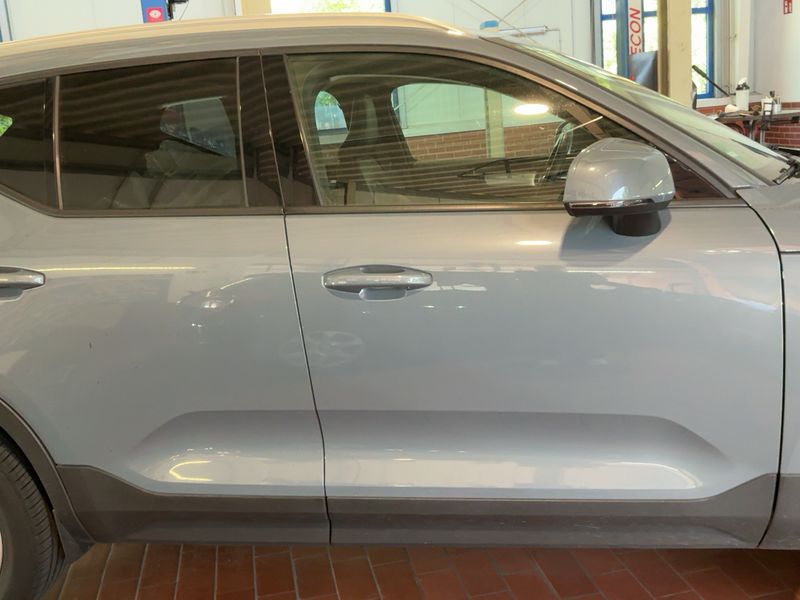 Volvo XC40 2.0 D4 Momentum Pro AWD — zdjęcie 7