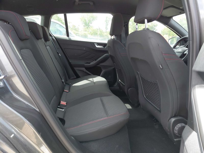 Ford Focus 1.5 TDCi EcoBlue ST-Line — zdjęcie 14