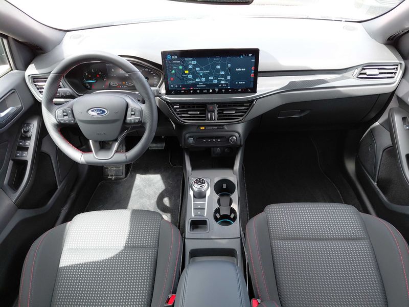 Ford Focus 1.5 TDCi EcoBlue ST-Line — zdjęcie 11