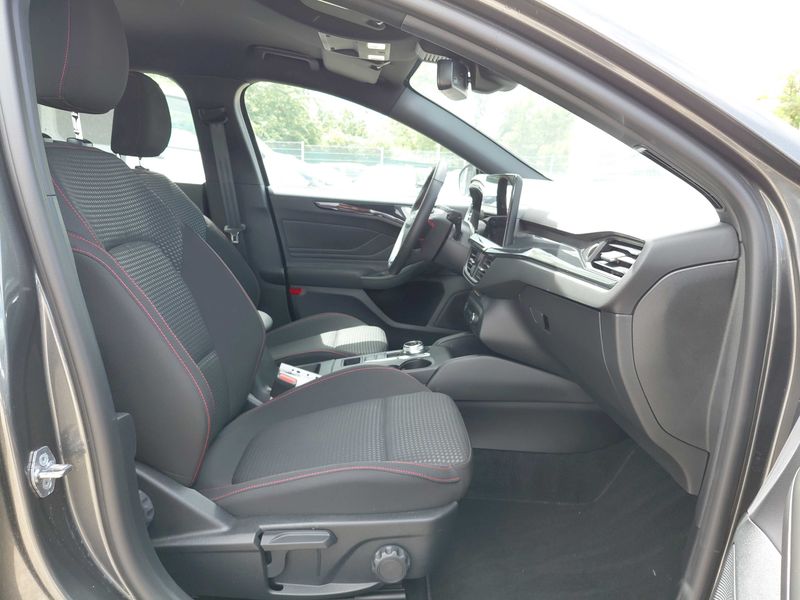 Ford Focus 1.5 TDCi EcoBlue ST-Line — zdjęcie 10