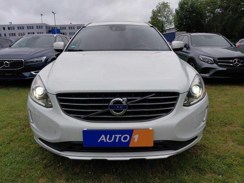 Volvo XC60 2.4 D5 Summum AWD — zdjęcie 7
