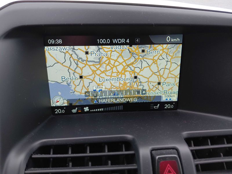 Volvo XC60 2.4 D5 Summum AWD — zdjęcie 13
