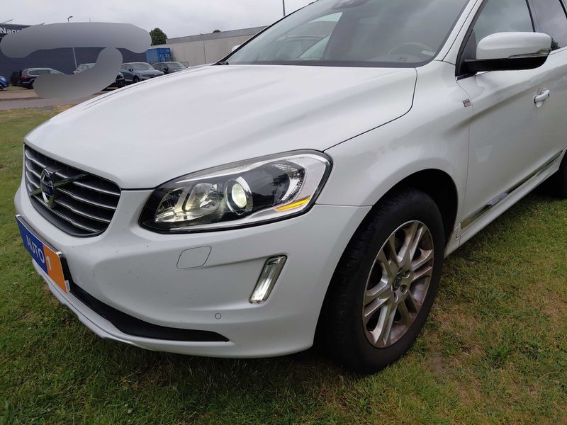 Volvo XC60 2.4 D5 Summum AWD — zdjęcie 2