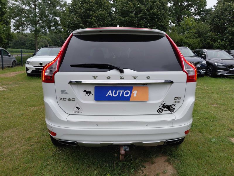 Volvo XC60 2.4 D5 Summum AWD — zdjęcie 4