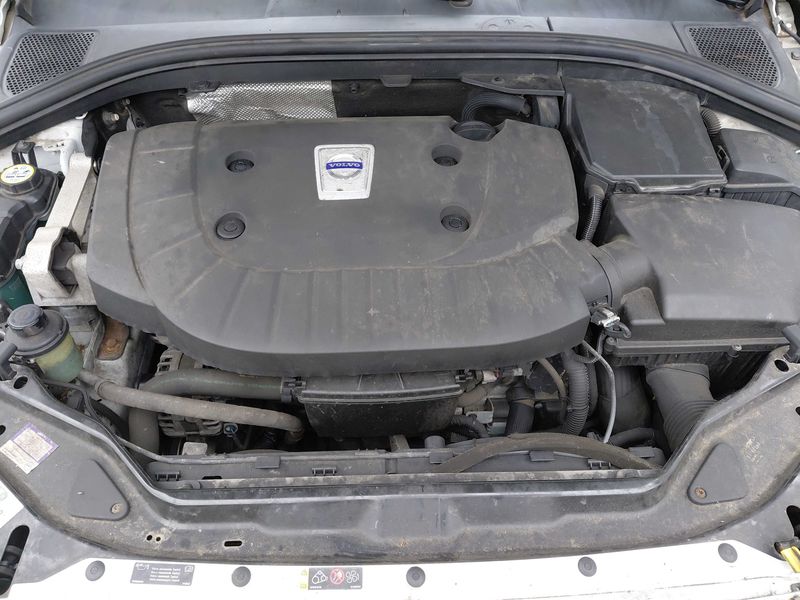 Volvo XC60 2.4 D5 Summum AWD — zdjęcie 8