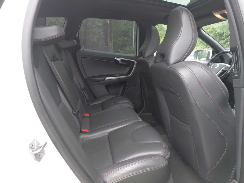 Volvo XC60 2.4 D5 Summum AWD — zdjęcie 14