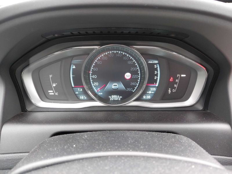 Volvo XC60 2.4 D5 Summum AWD — zdjęcie 12