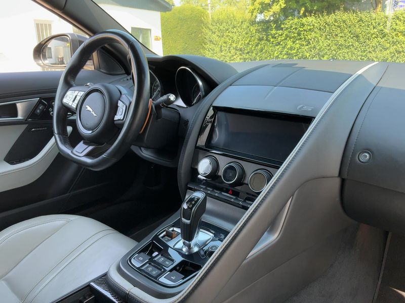Jaguar F-TYPE 3.0 V6 S AWD — zdjęcie 12