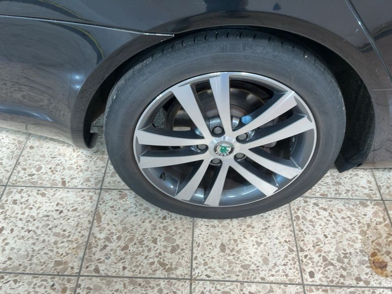 Skoda Octavia 2.0 TDI Elegance 2012 – снимка 9