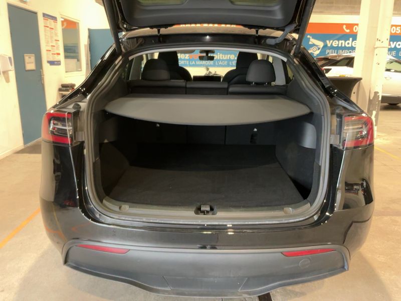 Tesla Model Y Standard Range — zdjęcie 10