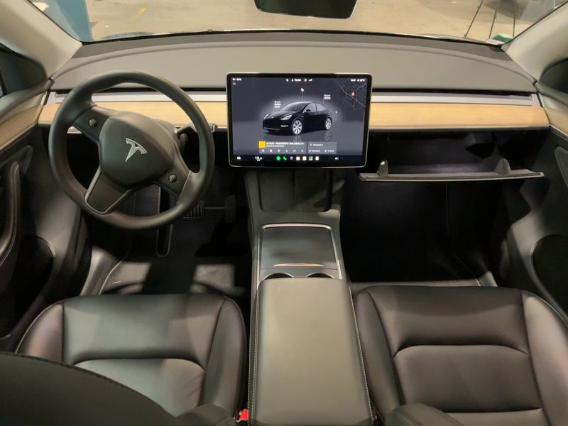 Tesla Model Y Standard Range — zdjęcie 12