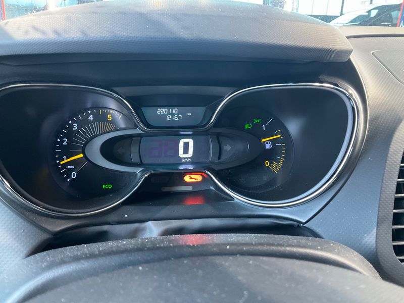 Renault Captur 1.5 dCi Energy Luxe — zdjęcie 13