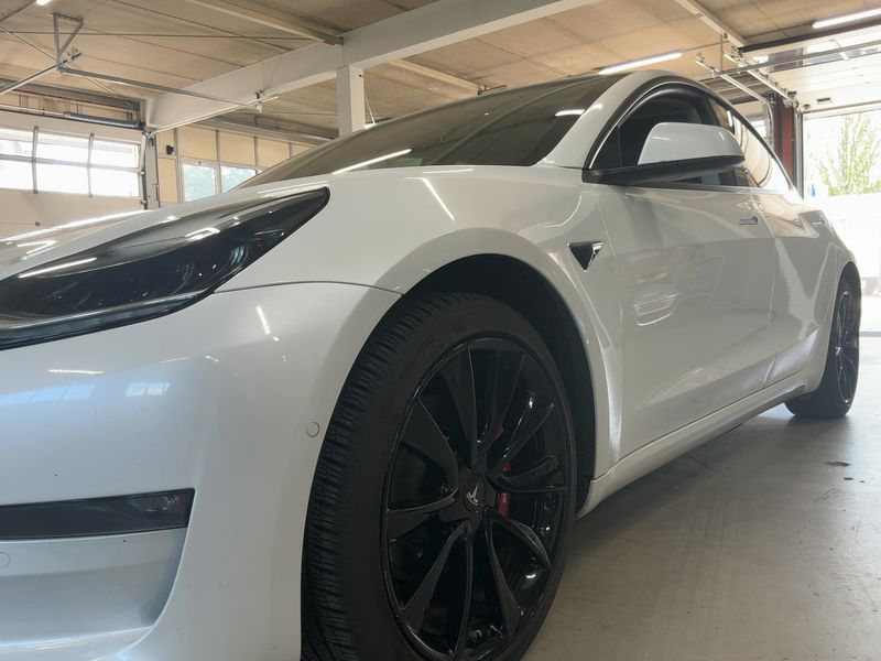 Tesla Model 3 Long Range Dual Long Range Dual AWD — zdjęcie 2