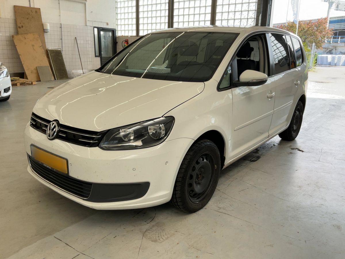Volkswagen Touran 2015 — photo 1