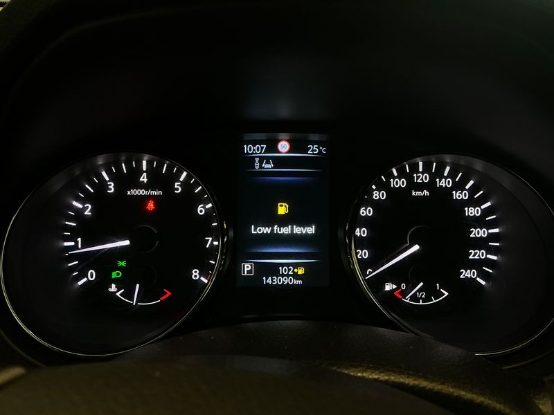 Nissan Qashqai 1.2 Acenta — zdjęcie 13