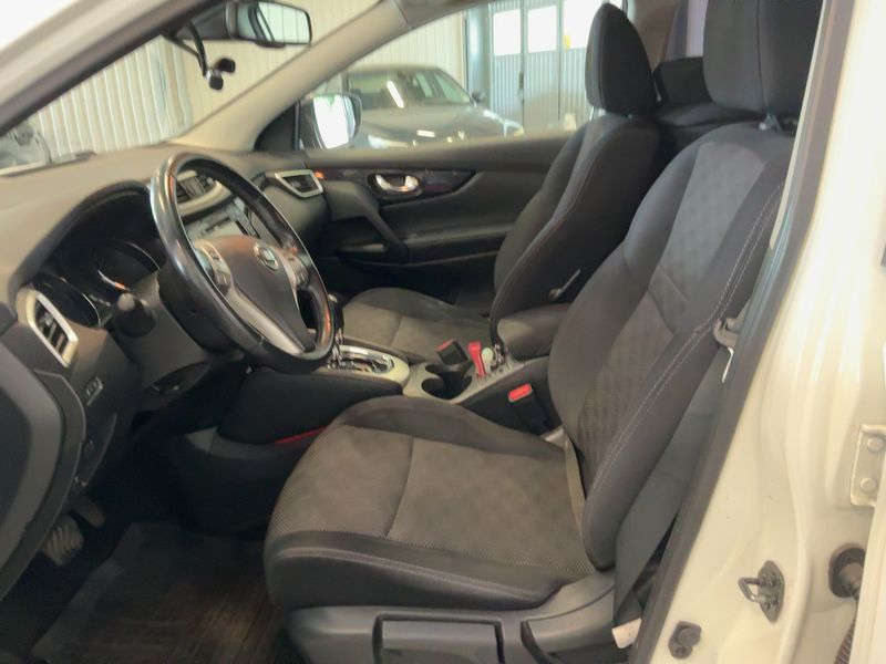 Nissan Qashqai 1.2 Acenta — zdjęcie 11