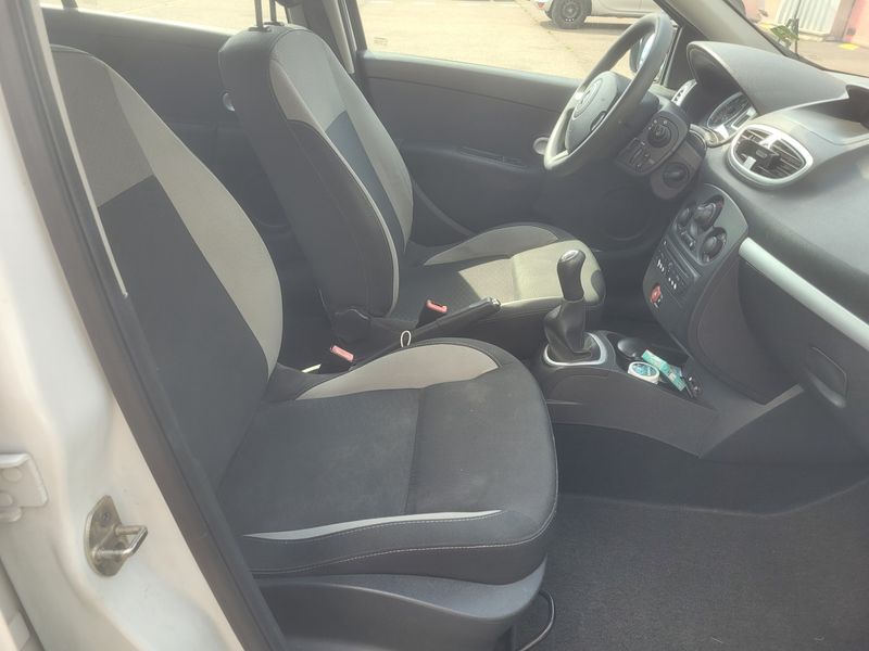 Renault Clio 1.5 dCi Expression Clim 2011 – снимка 16