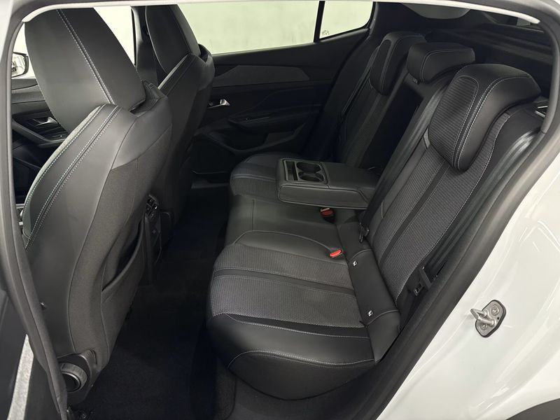 Peugeot 408 1.2 Mild-Hybrid Allure — zdjęcie 7