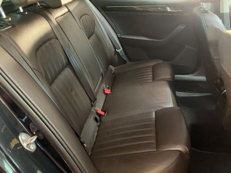 Skoda Superb 2.0 TDI Laurin & Klement 4x4 2016 – снимка 19