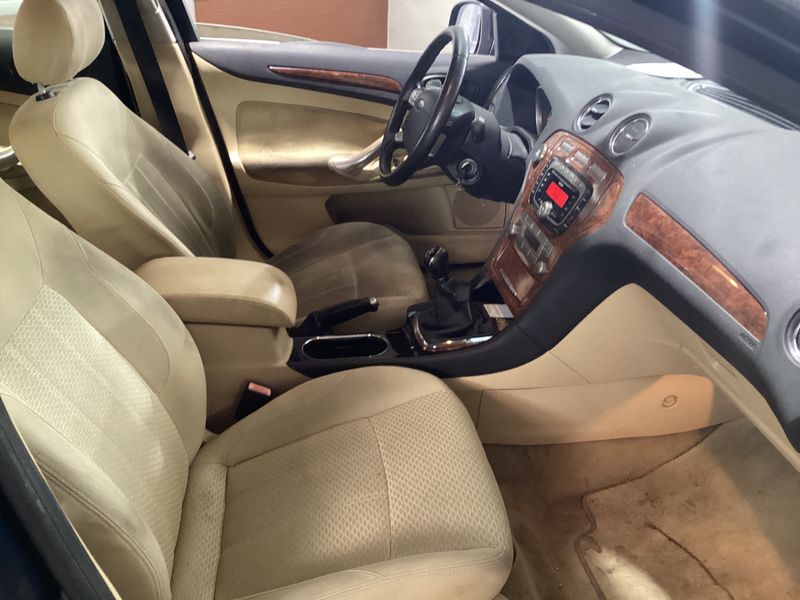 Ford Mondeo 2.0 Ghia — zdjęcie 3