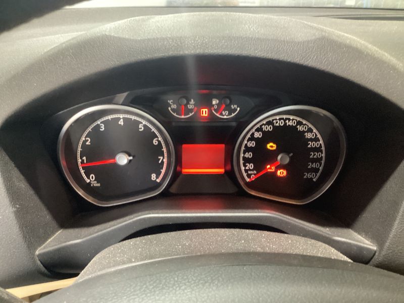 Ford Mondeo 2.0 Ghia — zdjęcie 4