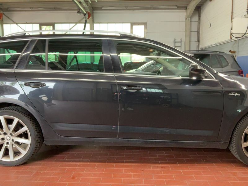 Skoda Octavia 2.0 TDI Laurin & Klement — zdjęcie 7