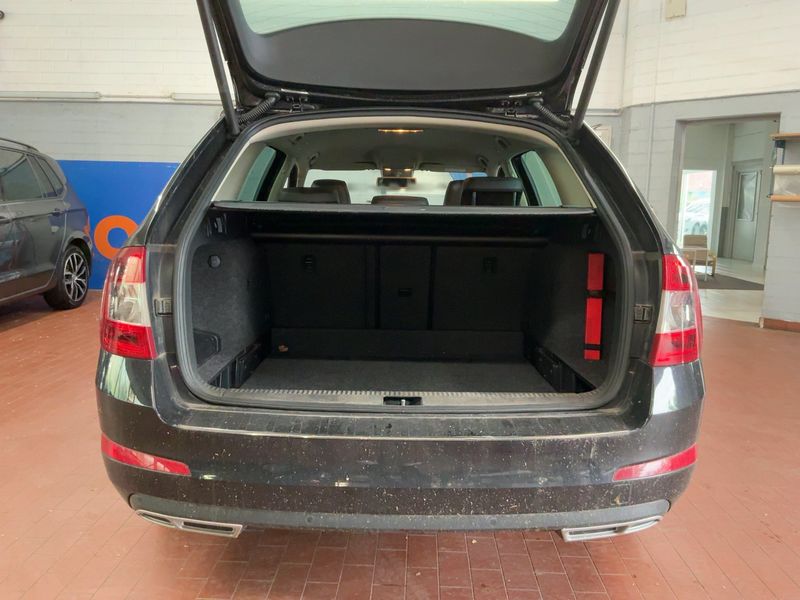 Skoda Octavia 2.0 TDI Laurin & Klement — zdjęcie 10