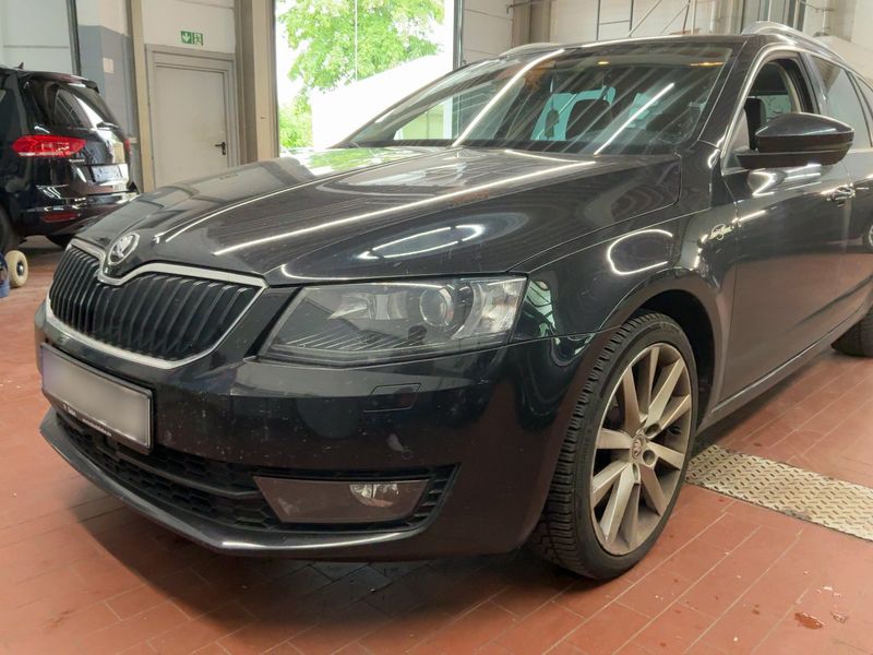Skoda Octavia 2.0 TDI Laurin & Klement — zdjęcie 2