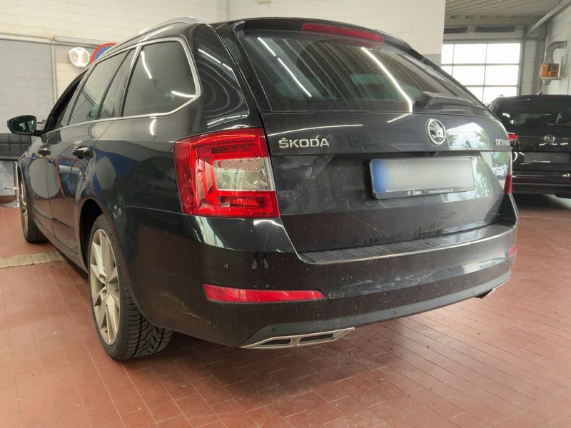 Skoda Octavia 2.0 TDI Laurin & Klement — zdjęcie 3