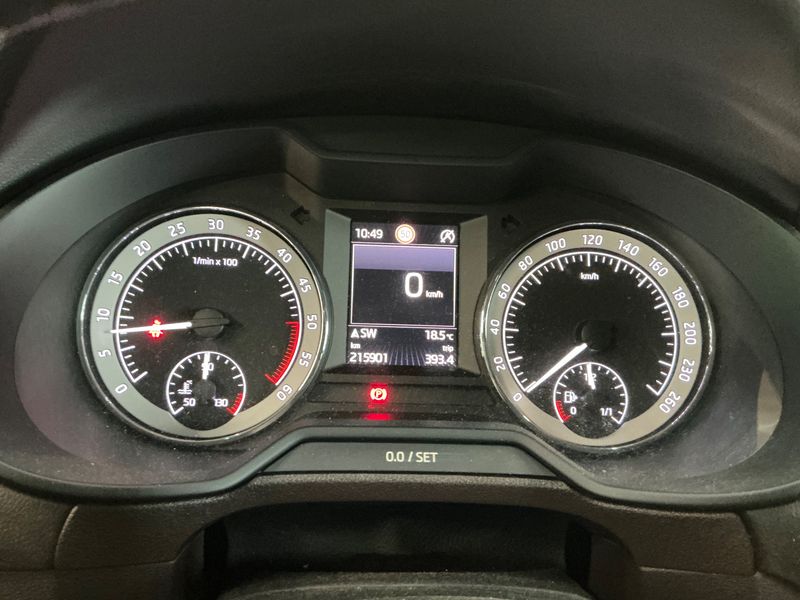 Skoda Octavia 2.0 TDI Laurin & Klement — zdjęcie 13
