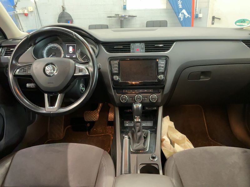 Skoda Octavia 2.0 TDI Laurin & Klement — zdjęcie 12