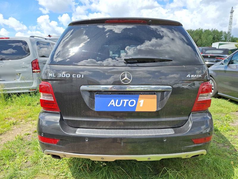 Mercedes-Benz M-Klasse ML 300 CDI 4Matic BlueEfficiency — zdjęcie 4