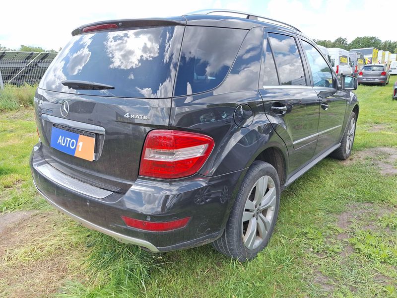 Mercedes-Benz M-Klasse ML 300 CDI 4Matic BlueEfficiency — zdjęcie 5